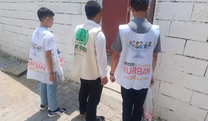 Bismil’de ihtiyaç sahibi yüzlerce aileye kurban eti ulaştırıldı