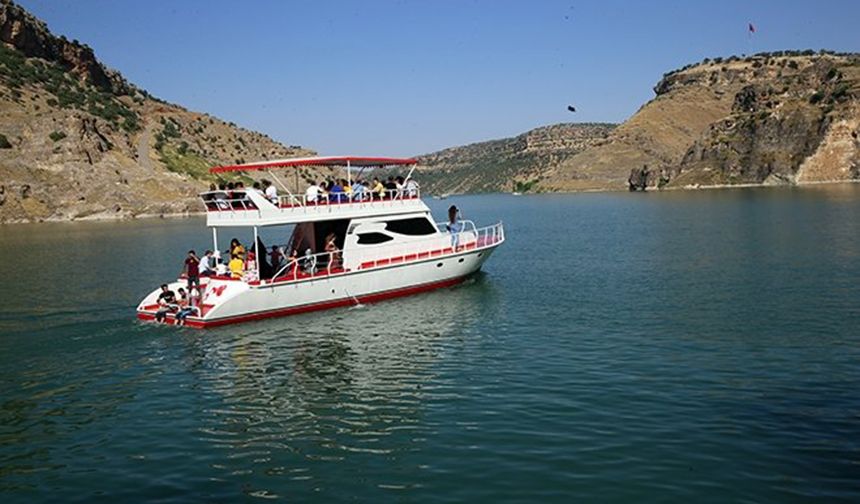 Eğil'de son tekne turu: Ulaşım artık otobüsle sağlanacak
