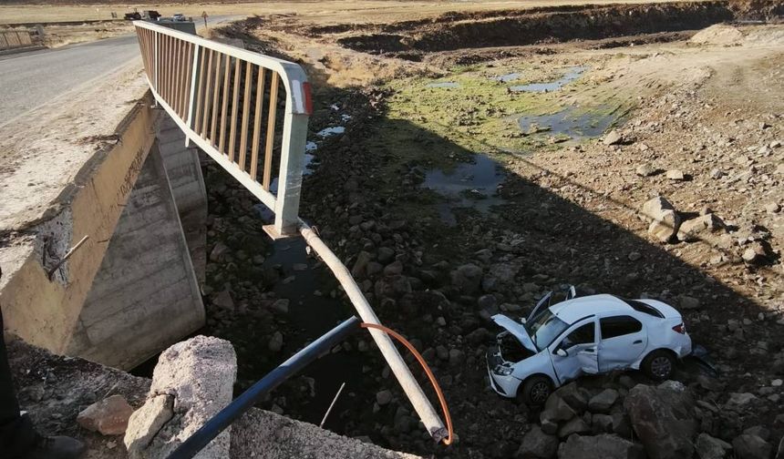 Diyarbakır’da otomobil köprüden uçtu: 1 yaralı
