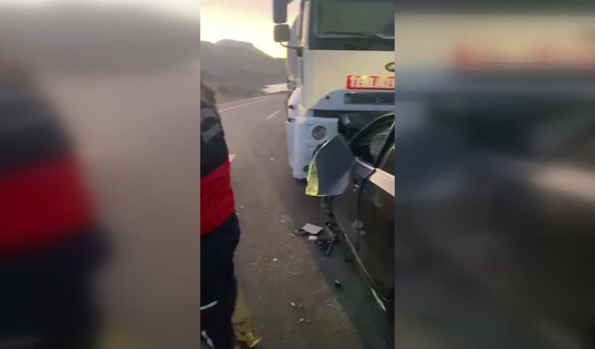 Van'da feci kaza: Tanker ile otomobil çarpıştı! 2 ölü, 4 yaralı