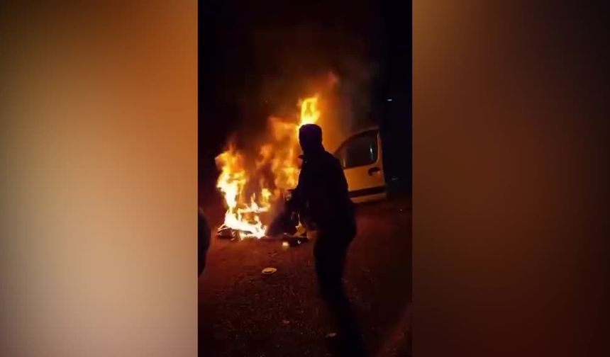 Alev alan araçtaki 5 kişiyi ceza infaz kurumu personeli kurtardı