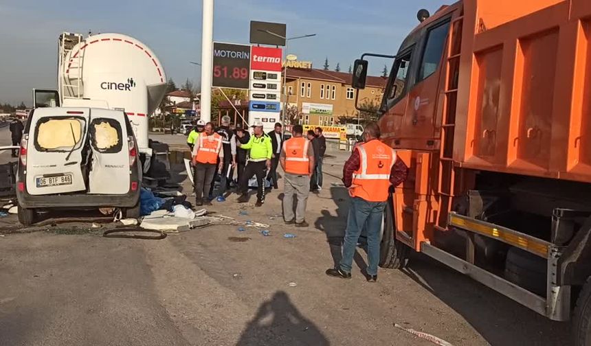 Ankara'daki kazada ölen Diyarbakırlı 3 kişilik aile toprağa verildi