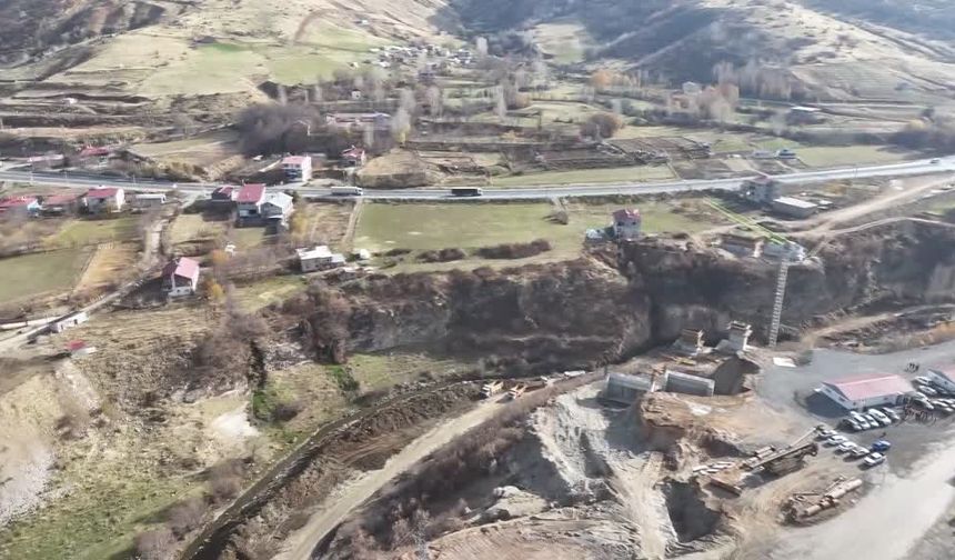 Bitlis-Tatvan çevre yolunda çalışmalar devam ediyor