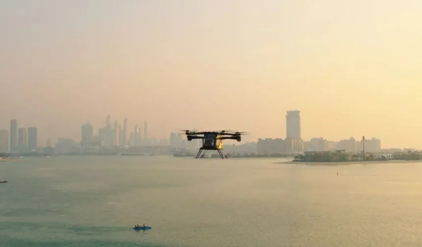 Uçan taksi ilk yolcusunu taşıdı