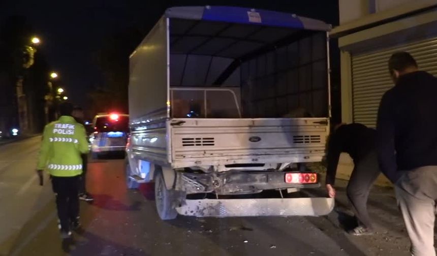Adana’da otomobil kamyonete ve duvara çarptı: 1 çocuk öldü