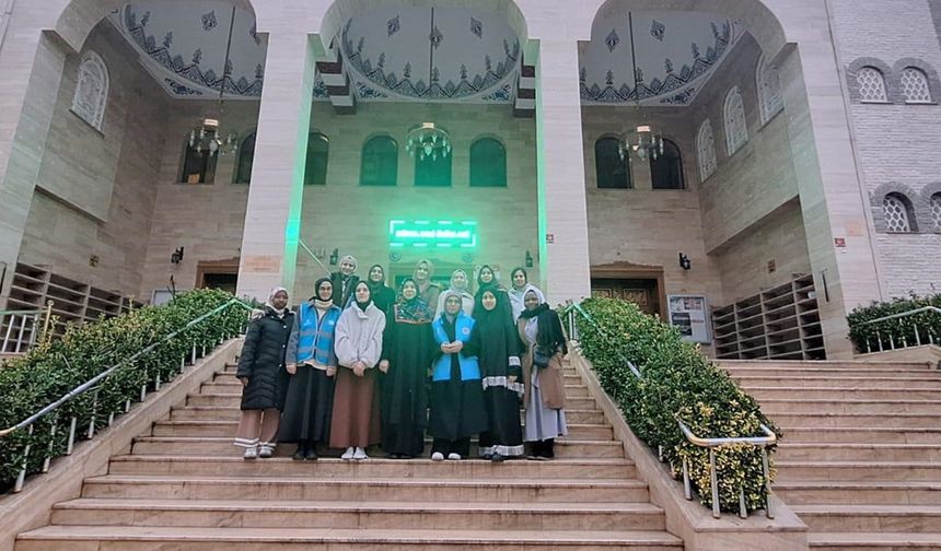 Batman'da kız öğrenciler sabah namazı programında bir araya geldi
