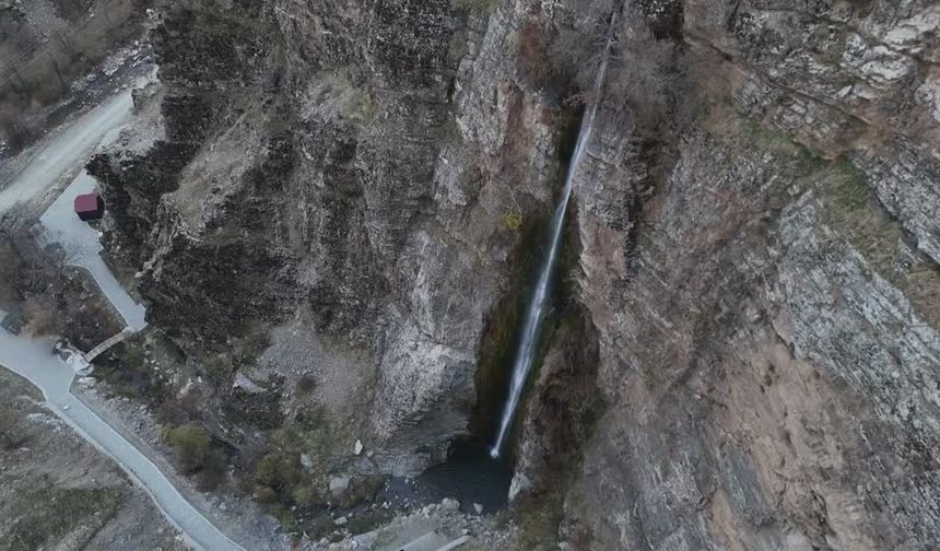 Bitlis’te doğanın gizli harikası: Gümüşkanat Şelalesi