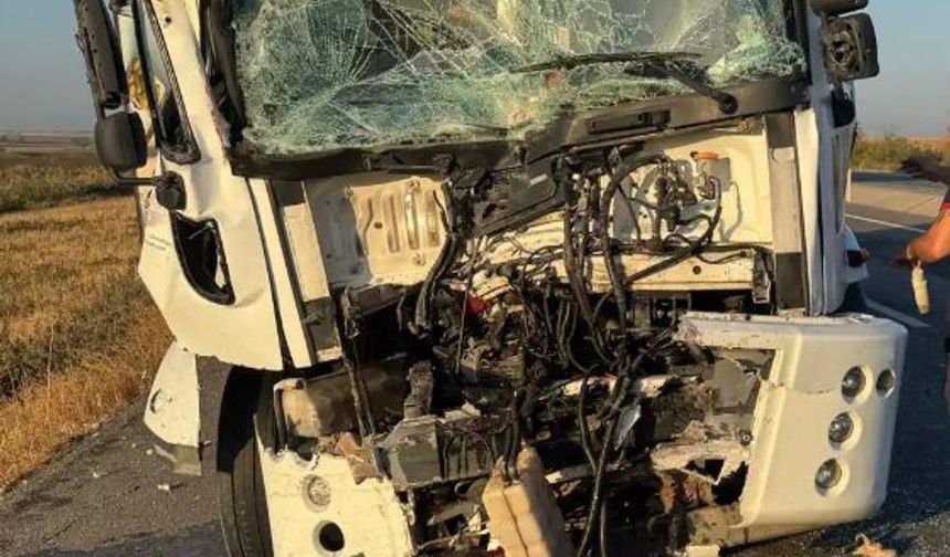 Diyarbakır-Mardin yolunda otomobil TIR'a çarptı: Ölen kişinin ismi belli oldu