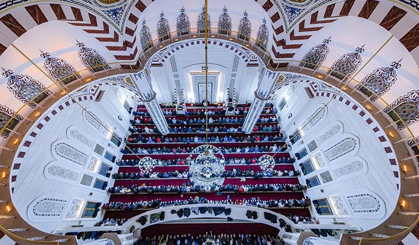 Cuma Hutbesi: "İnsan huzuru ibadetle bulur"
