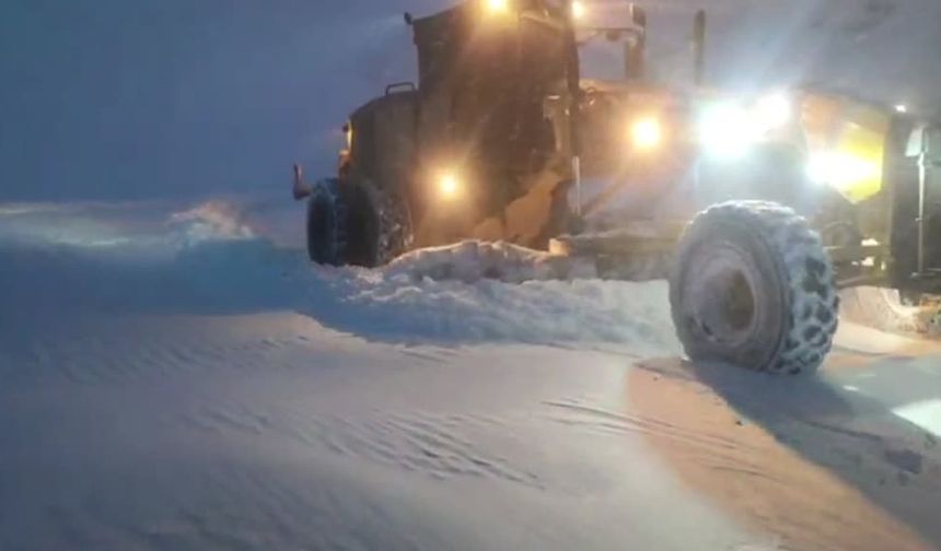Siirt'te kar yağışı nedeniyle Geçittepe yolu ulaşıma kapandı