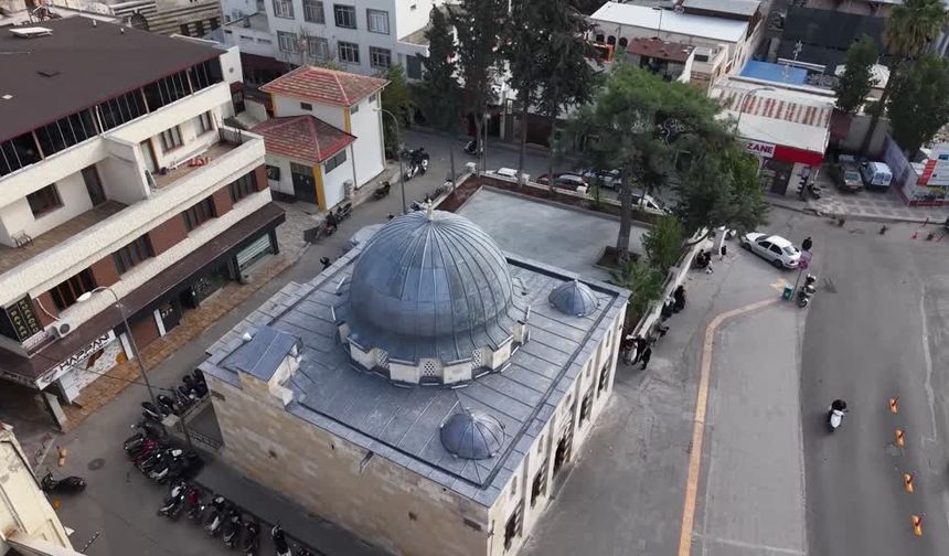 Kilis’te depremde hasar gören tarihi Mevlevihane Camisi yeniden ibadete açıldı
