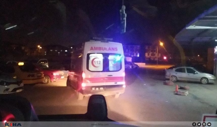 Kurtalan’da otomobil refüje düştü: 2 yaralı
