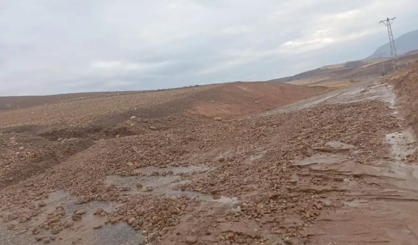 Sason'da heyelan nedeniyle kapanan 5 köy yolu açıldı