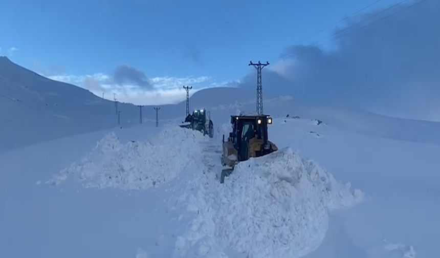 Şırnak’ta kar nedeniyle köy yolları kapandı