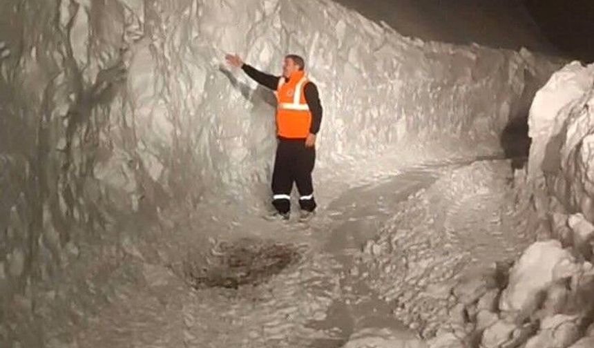 Diyarbakır'da kar kalınlığı 3 metreyi aştı