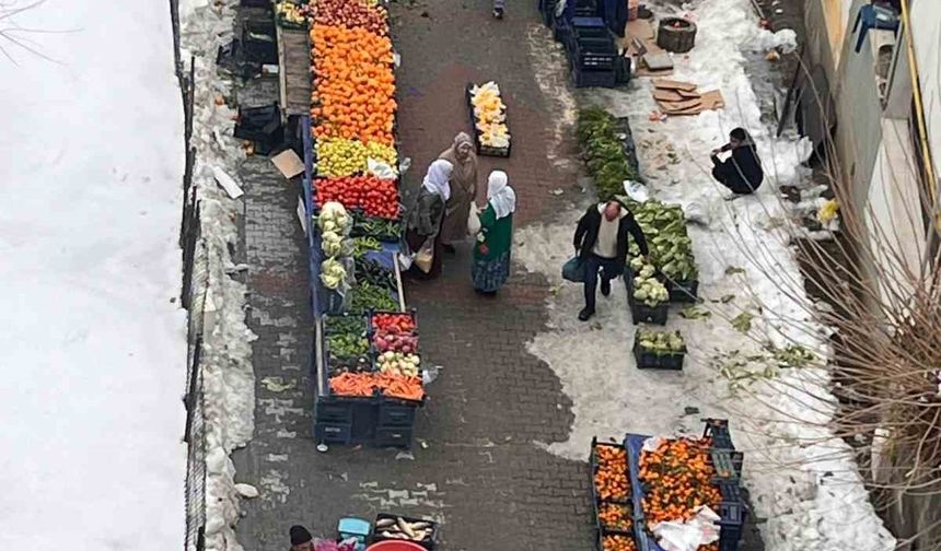 Kulp'ta salı pazarı üç haftanın ardından açıldı