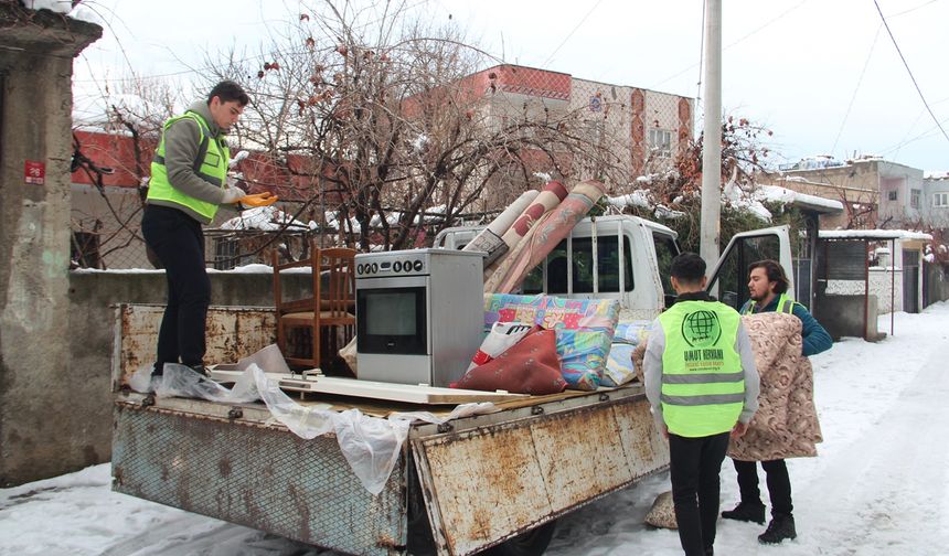 Batman Umut Kervanı'ndan mağdur ailelere ev eşyası ve gıda desteği