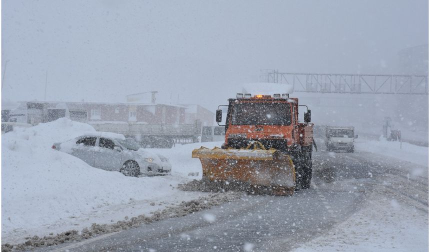 Bitlis’te 128 köy yolu ulaşıma kapandı