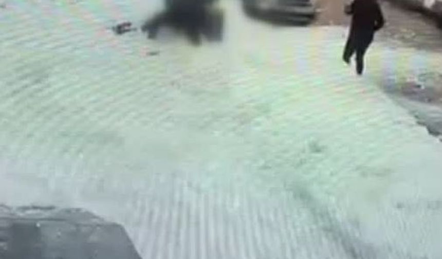 Bitlis'te çatıdan düşen kar ve buz kütlesinin altında kalan kadın öldü