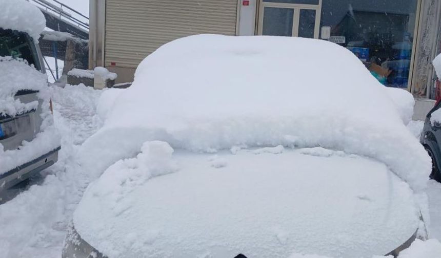 Diyarbakır'ın bu ilçesinde kar kalınlığı 1 metreyi geçti