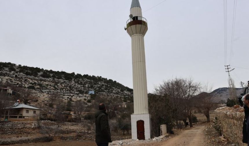 Karadeniz fıkrası gibi: Cemaat, imam, minare var fakat cami yok