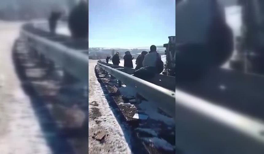 Kars'ta yolcu otobüsü devrildi: 17 yaralı