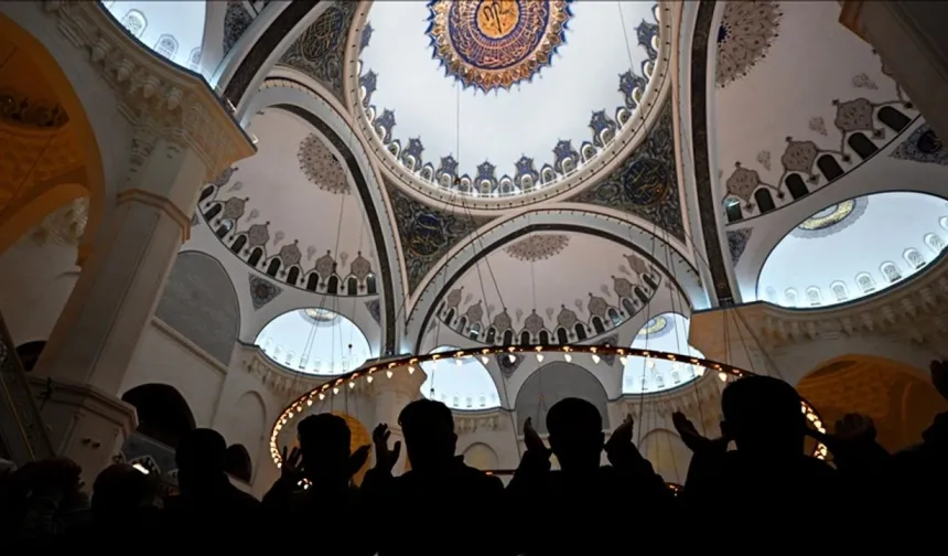 Ramazan ayının müjdecisi Berat Kandili ne zaman idrak edilecek?