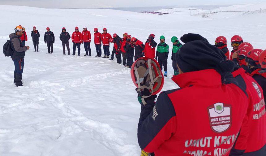 Umut Kervanı Arama Kurtarma Ekibi çığ tatbikatına katıldı