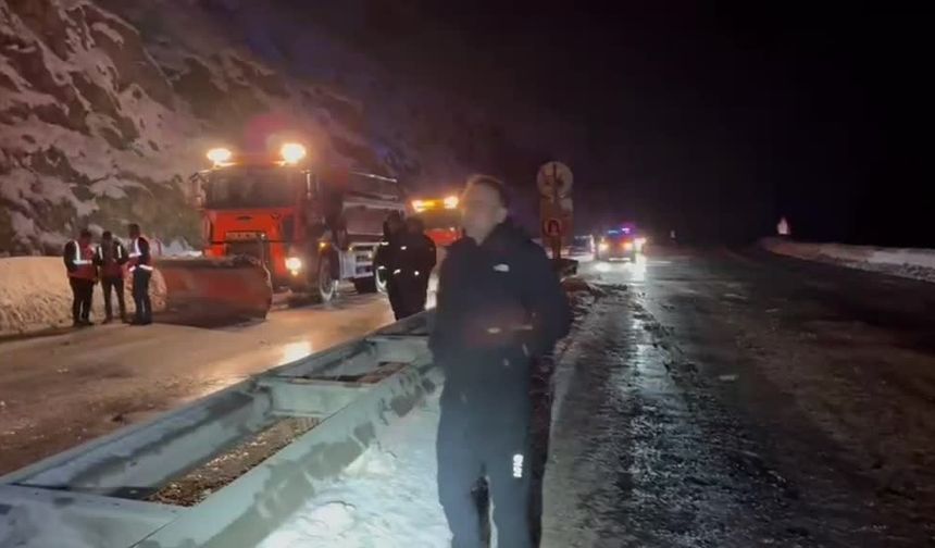 Van-Bitlis kara yolu çığ nedeniyle ulaşıma kapandı