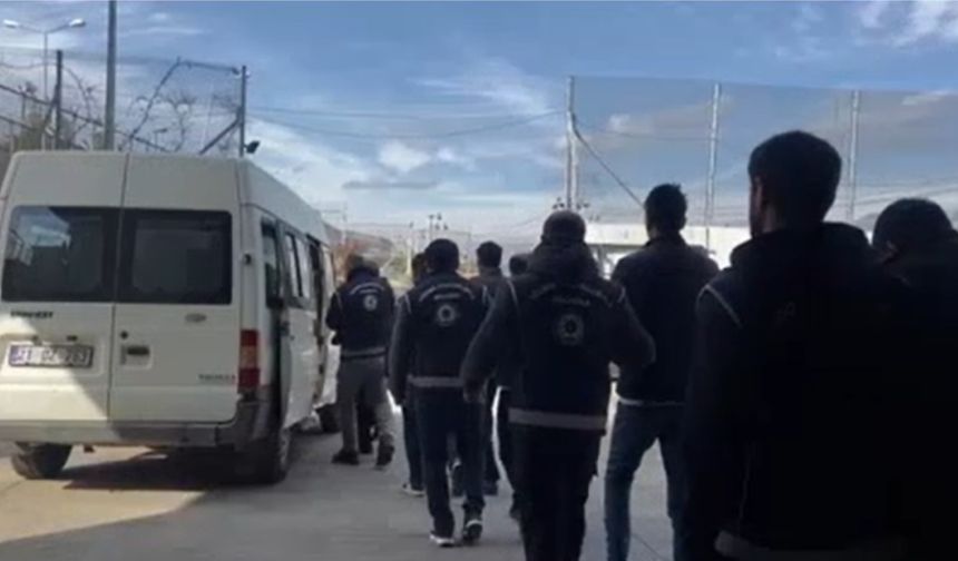 Diyarbakır merkezli göçmen kaçakçılığı operasyonunda 22 şüpheli tutuklandı