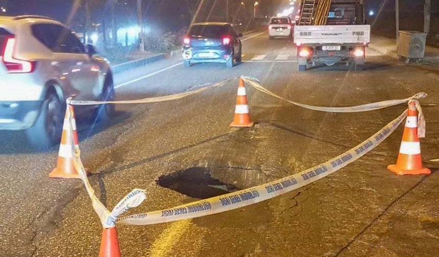 Silvan yolunda çöküntü meydana geldi