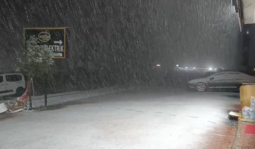 Silvan’a kar yağdı: İlçe beyaza büründü