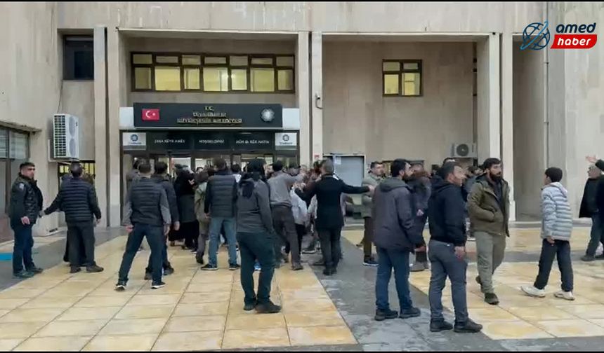 Sur'da tezgâh açan tablacılar ile zabıta arasında gerginlik