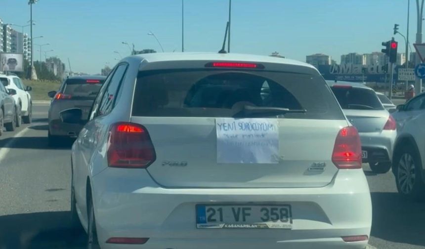 Diyarbakır'da kadın sürücü 'sabır imandandır' yazısıyla trafiğe çıktı