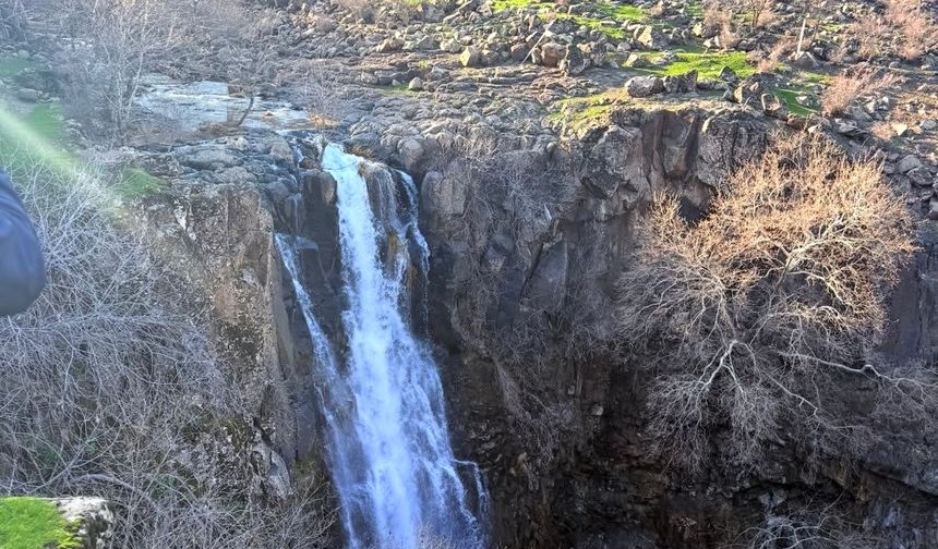 Diyarbakır'daki şelaleler ziyaretçi akınına uğruyor