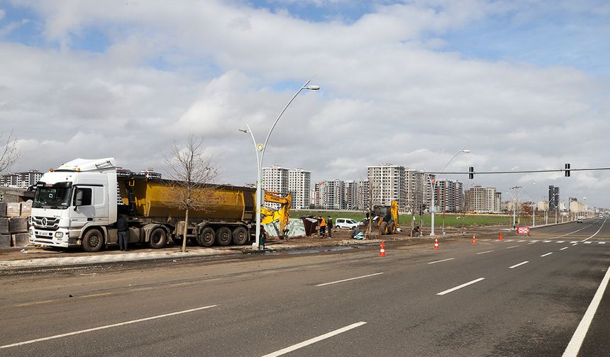 Diyarbakır'da yaya geçidinde kanalizasyon çöktü