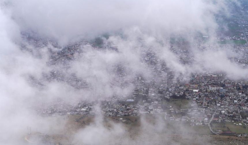 Diyarbakır Makam Dağı'nda sis altında kaldı