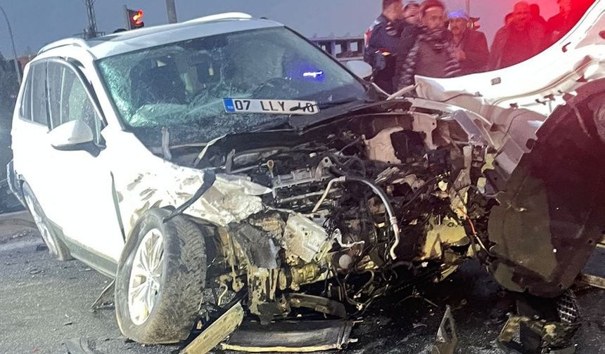 Diyarbakır'da kamyon ile otomobil çarpıştı: 2 yaralı