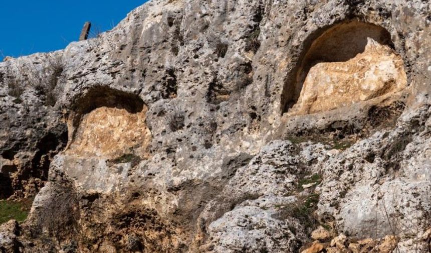 Diyarbakır’da kaya mezarları fotoğraflarla kayıt altına alındı