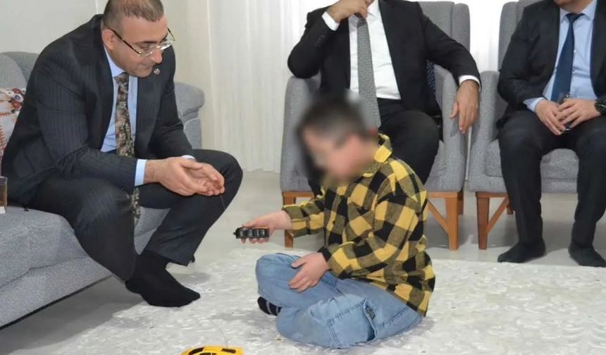 Diyarbakır'da Kaymakam özel gereksinimli bireylerin ailelerini ziyaret etti