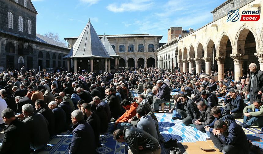 Ramazan'ın ilk cumasında Diyarbakır Ulu Camii doldu taştı