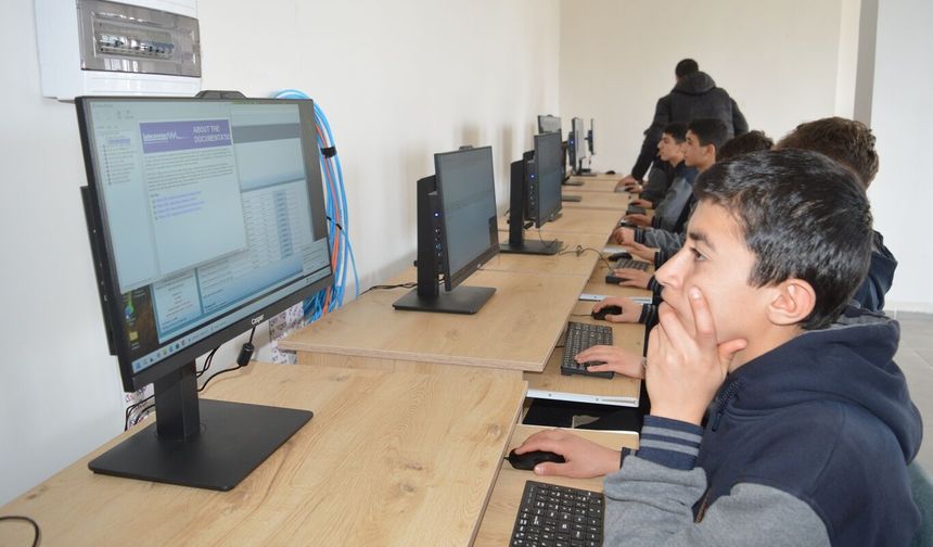 İmam hatipliler kendi roket kartını tasarlayıp üretti