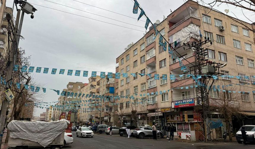 Bağlar'da Ramazan coşkusu: Caddeler süslendi