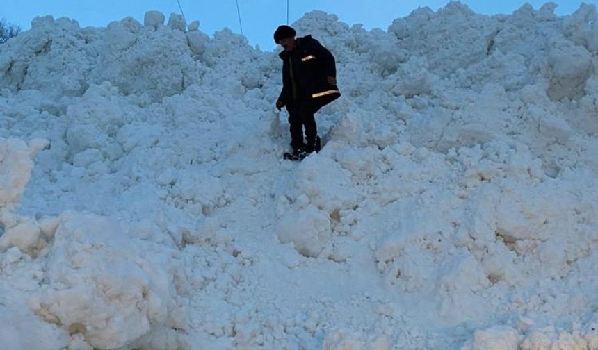 Şırnak’ta kar kalınlığı 2 metreyi aştı, Çığ köy yollarını kapattı