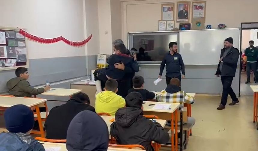 Siyer sevdası engel tanımadı, kırık ayağıyla Siyer Yarışmasına girdi