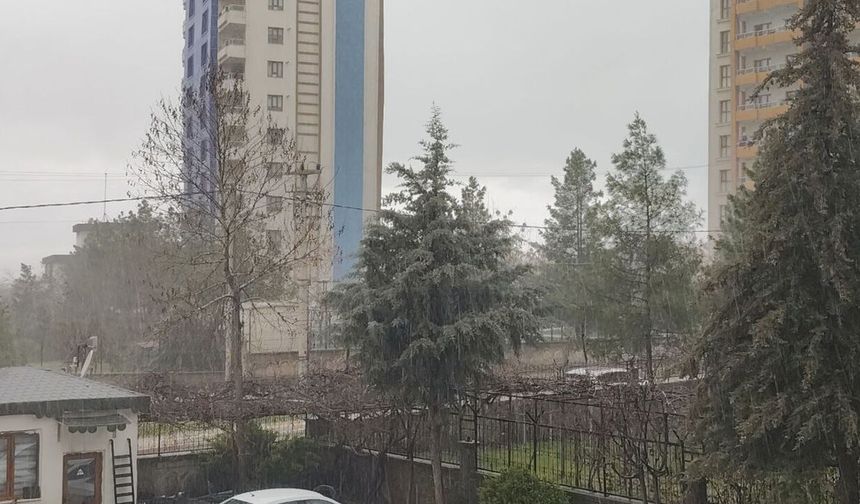 Diyarbakır’da dolu yağışı hayatı olumsuz etkiledi