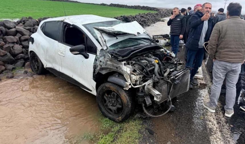 Çınar’da otomobil takla attı: 2 yaralı