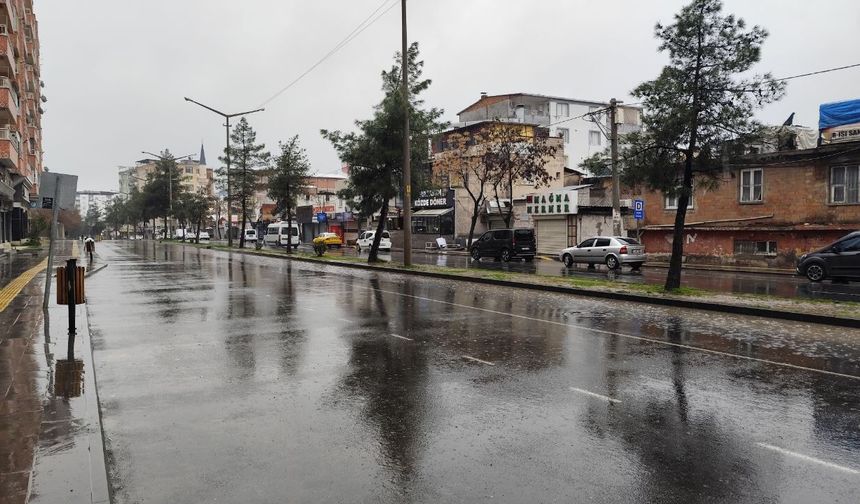 Diyarbakır’da bayramın üçüncü gününde sağanak etkisini sürdürüyor