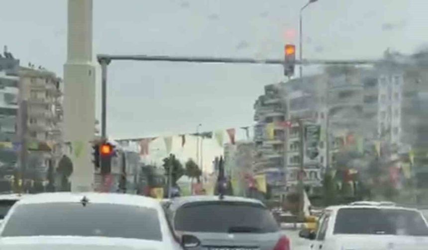 Diyarbakır'da cadde ve sokaklar adeta göle döndü