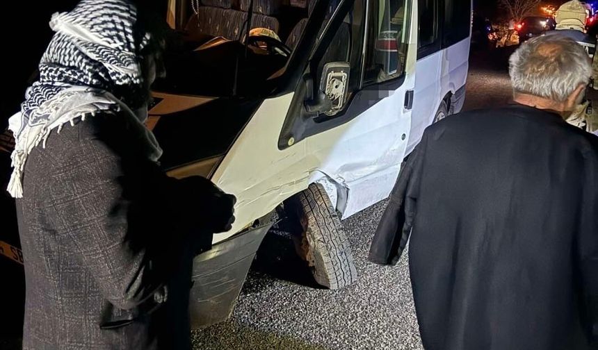 Diyarbakır'da minibüs ile otomobil çarpıştı: 1 yaralı